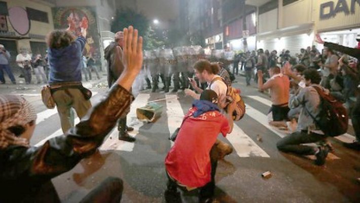 MAE atenţionează românii care călătoresc în Brazilia: sunt proteste violente